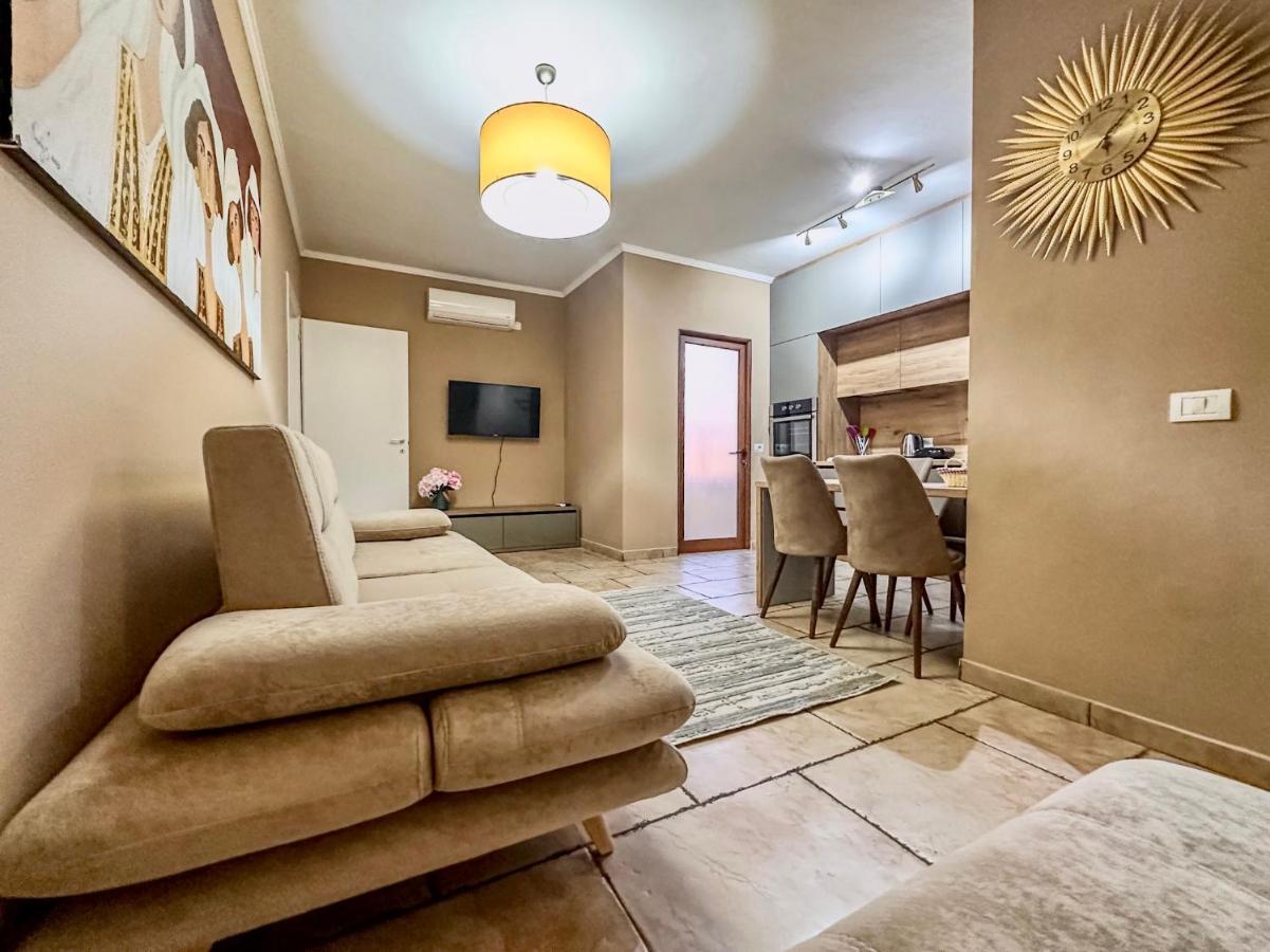 Amos City Center Apartment 地拉那 外观 照片
